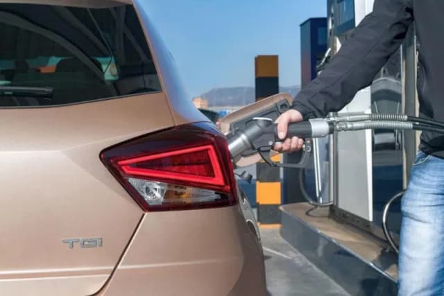 Benzyna CNG - co to jest i dlaczego warto ją wybrać jako paliwo? Benzyna CNG - co to jest i dlaczego warto ją wybrać jako paliwo?